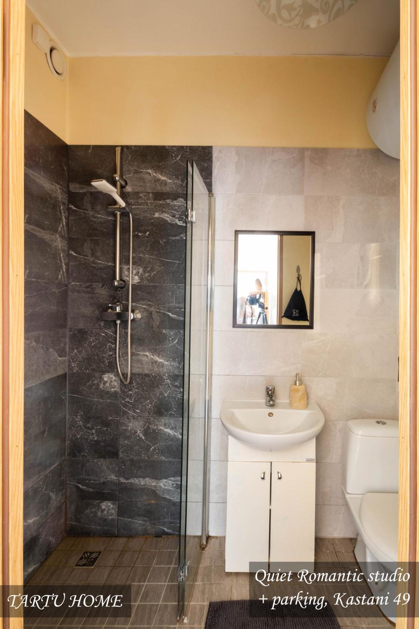 Quiet Romantic Studio Plus Parking, Tartu Home Luaran gambar